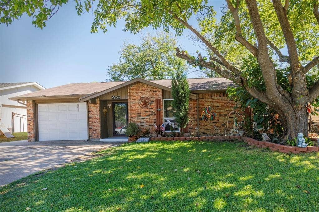 226 Springbranch Drive, Garland, TX 75043 226 Springbranch Drive, Garland, TX 75043
