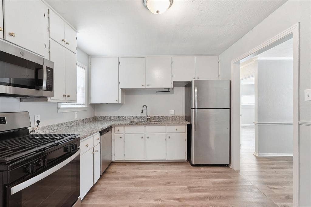 110 N Redford Lane, White Settlement, TX 76108