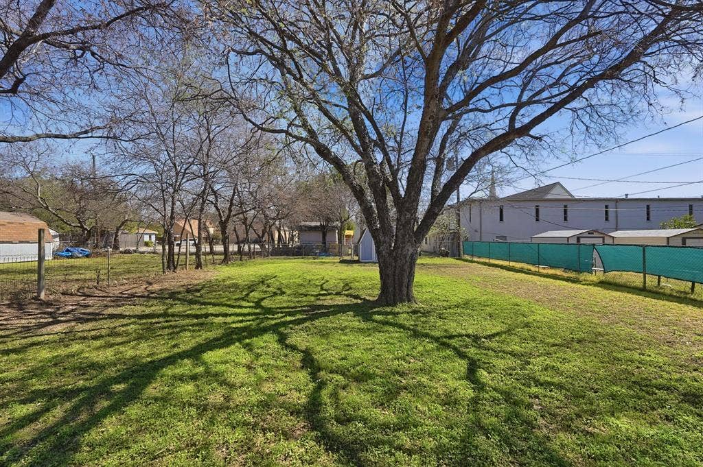 110 N Redford Lane, White Settlement, TX 76108