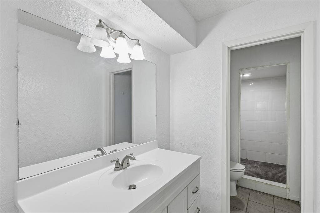 6032 Westridge Lane, #212, Fort Worth, TX 76116 Primary Ensuite Bathroom