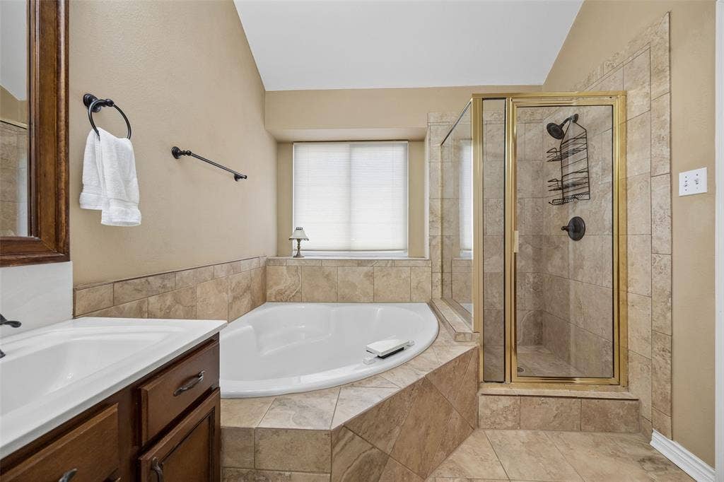 8408 Prescott Circle, Frisco, TX 75033 Primary Ensuite Bathroom