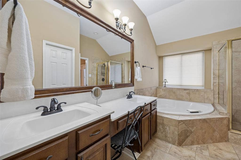 8408 Prescott Circle, Frisco, TX 75033 Primary Ensuite Bathroom