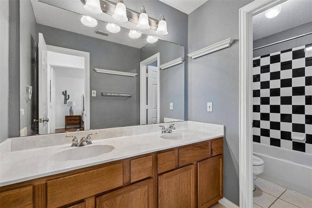 8410 Lexington Court, Rowlett, TX 75089 8410 Lexington Court, Rowlett, TX 75089