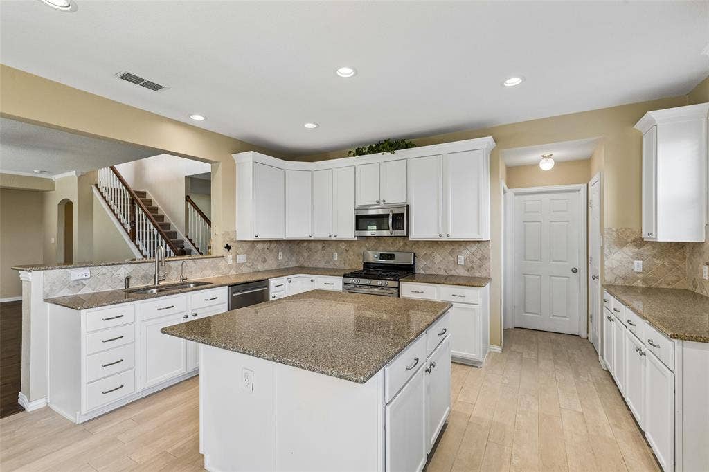8410 Lexington Court, Rowlett, TX 75089 8410 Lexington Court, Rowlett, TX 75089