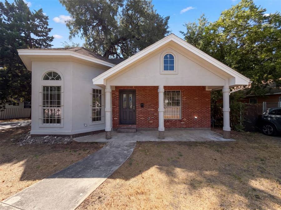 Property photo for 1322 E Waco Avenue, Dallas, TX