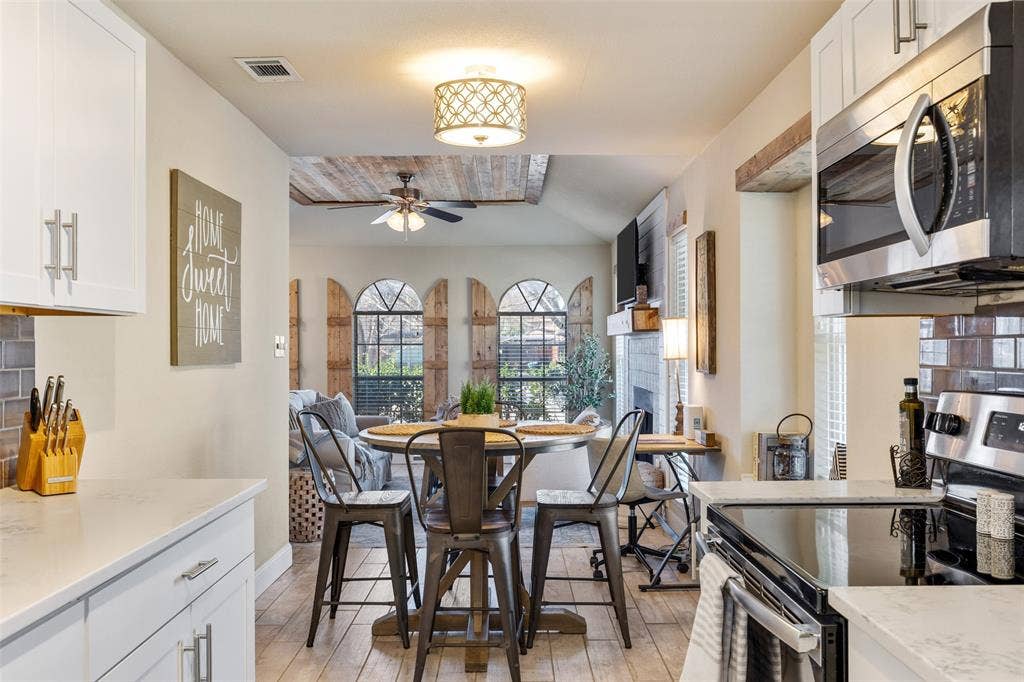 2918 Clover Lane, Euless, TX 76039 2918 Clover Lane, Euless, TX 76039
