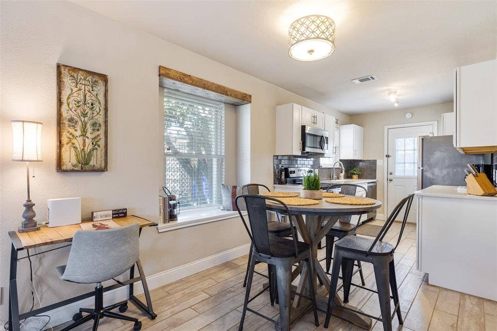 2918 Clover Lane, Euless, TX 76039 2918 Clover Lane, Euless, TX 76039