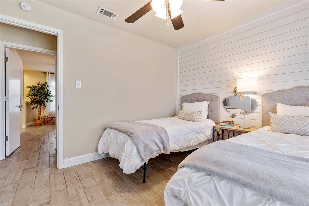 2918 Clover Lane, Euless, TX 76039 2918 Clover Lane, Euless, TX 76039