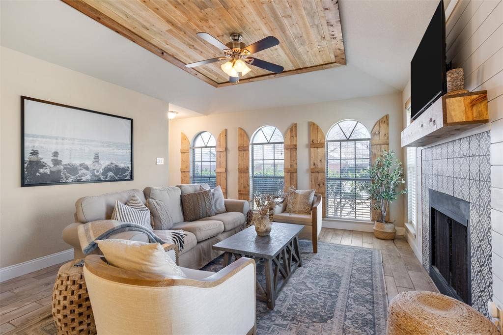 2918 Clover Lane, Euless, TX 76039 2918 Clover Lane, Euless, TX 76039