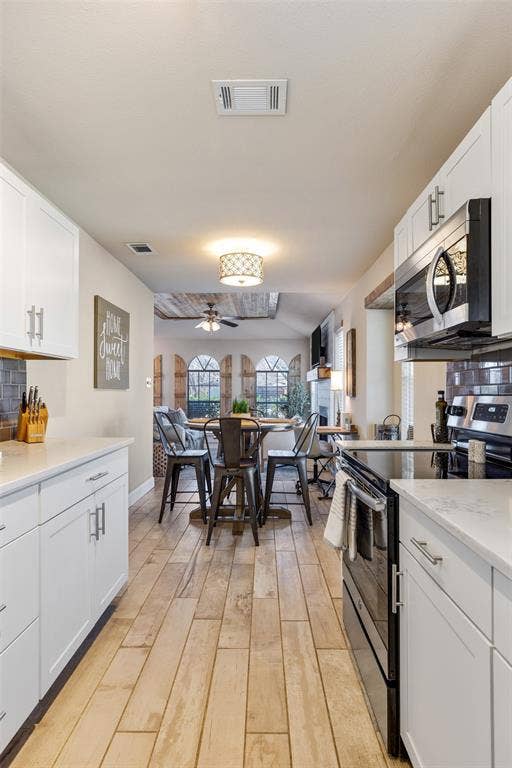 2918 Clover Lane, Euless, TX 76039 2918 Clover Lane, Euless, TX 76039