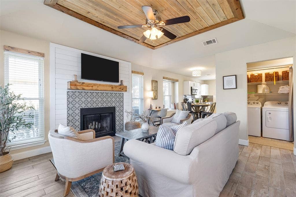 2918 Clover Lane, Euless, TX 76039 2918 Clover Lane, Euless, TX 76039
