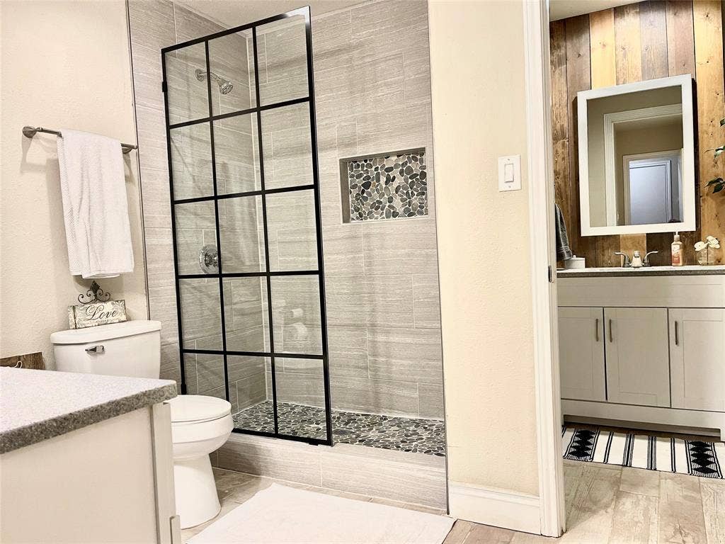 2918 Clover Lane, Euless, TX 76039 2918 Clover Lane, Euless, TX 76039