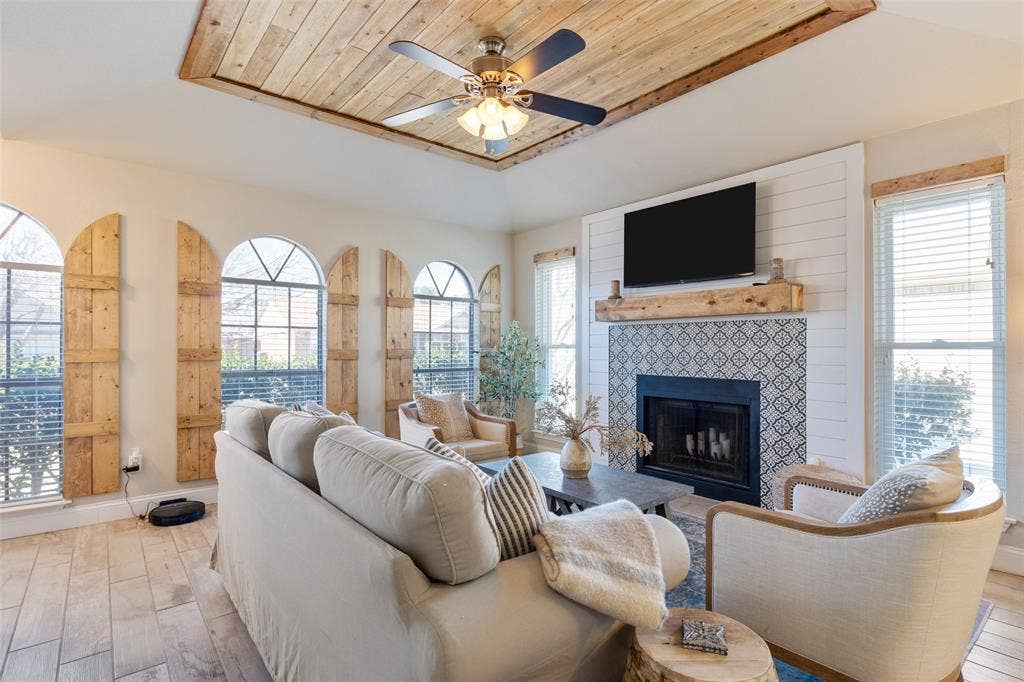 2918 Clover Lane, Euless, TX 76039 2918 Clover Lane, Euless, TX 76039