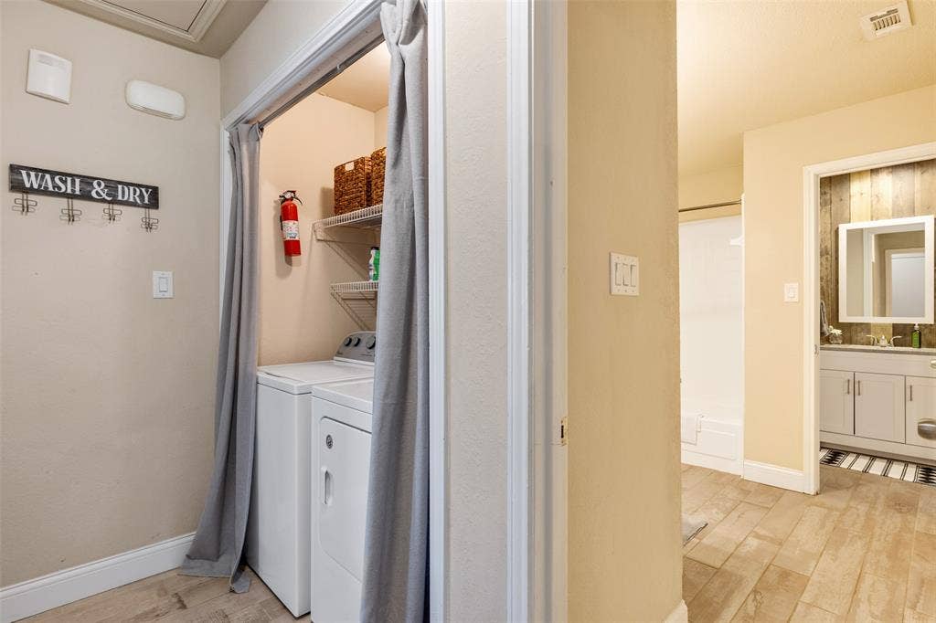 2918 Clover Lane, Euless, TX 76039 2918 Clover Lane, Euless, TX 76039