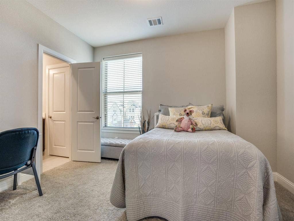 1074 Manacor Lane, Dallas, TX 75212 1074 Manacor Lane, Dallas, TX 75212