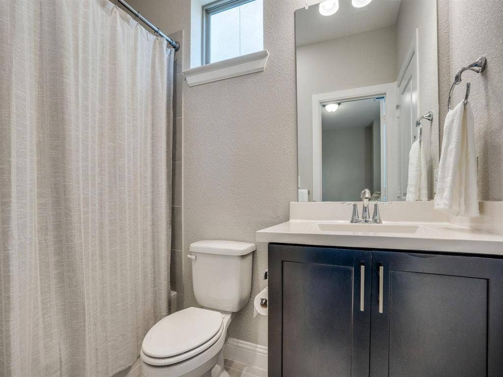 1074 Manacor Lane, Dallas, TX 75212 1074 Manacor Lane, Dallas, TX 75212