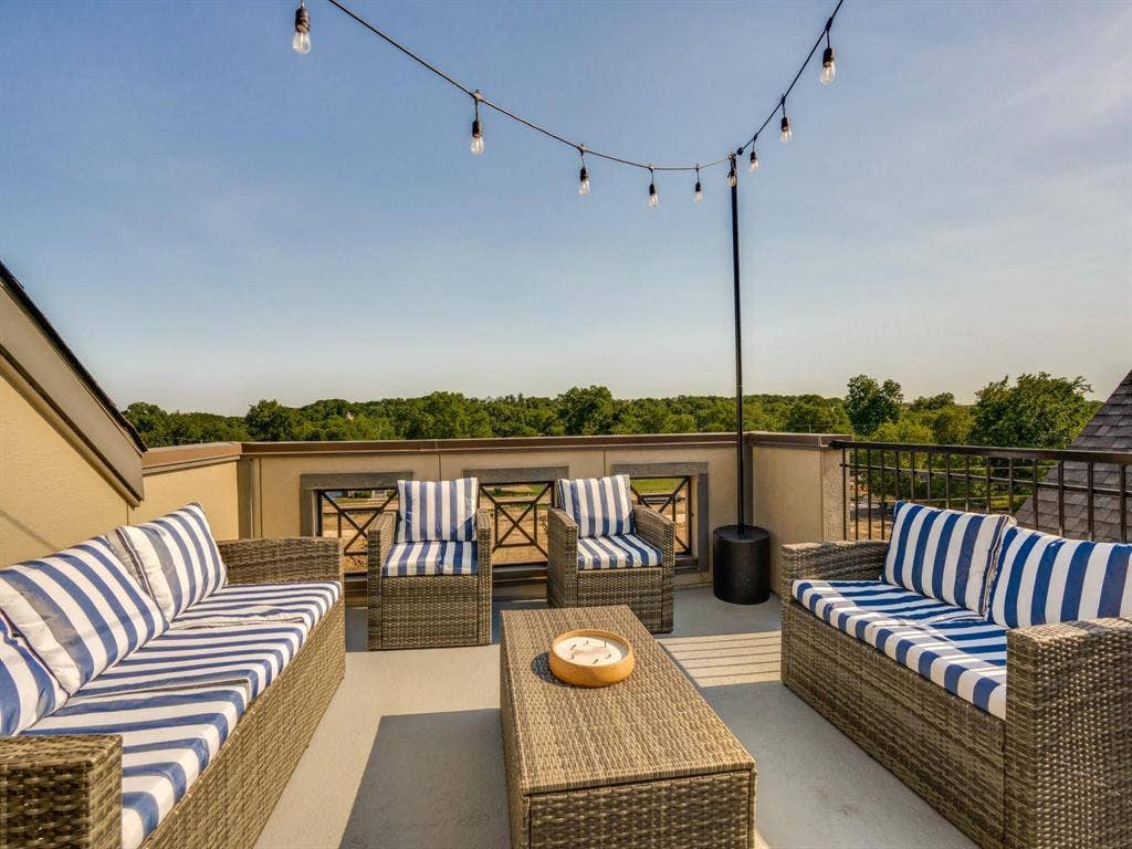 1074 Manacor Lane, Dallas, TX 75212 1074 Manacor Lane, Dallas, TX 75212