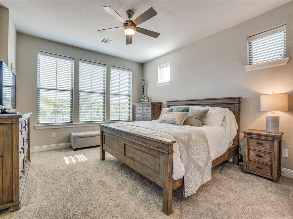 1074 Manacor Lane, Dallas, TX 75212 1074 Manacor Lane, Dallas, TX 75212