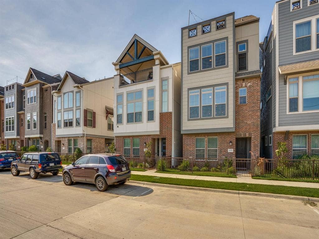 1074 Manacor Lane, Dallas, TX 75212 1074 Manacor Lane, Dallas, TX 75212