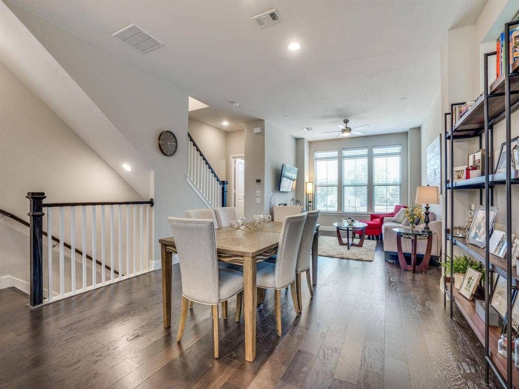 1074 Manacor Lane, Dallas, TX 75212 1074 Manacor Lane, Dallas, TX 75212
