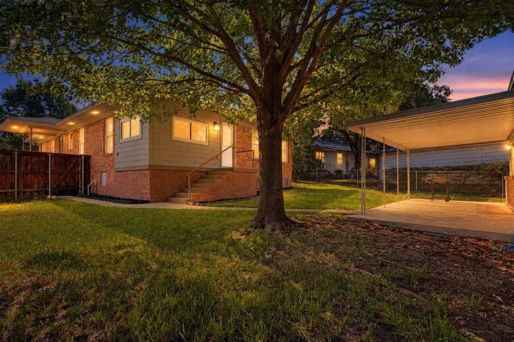 103 S Plymouth Road, Dallas, TX 75211 103 S Plymouth Road, Dallas, TX 75211