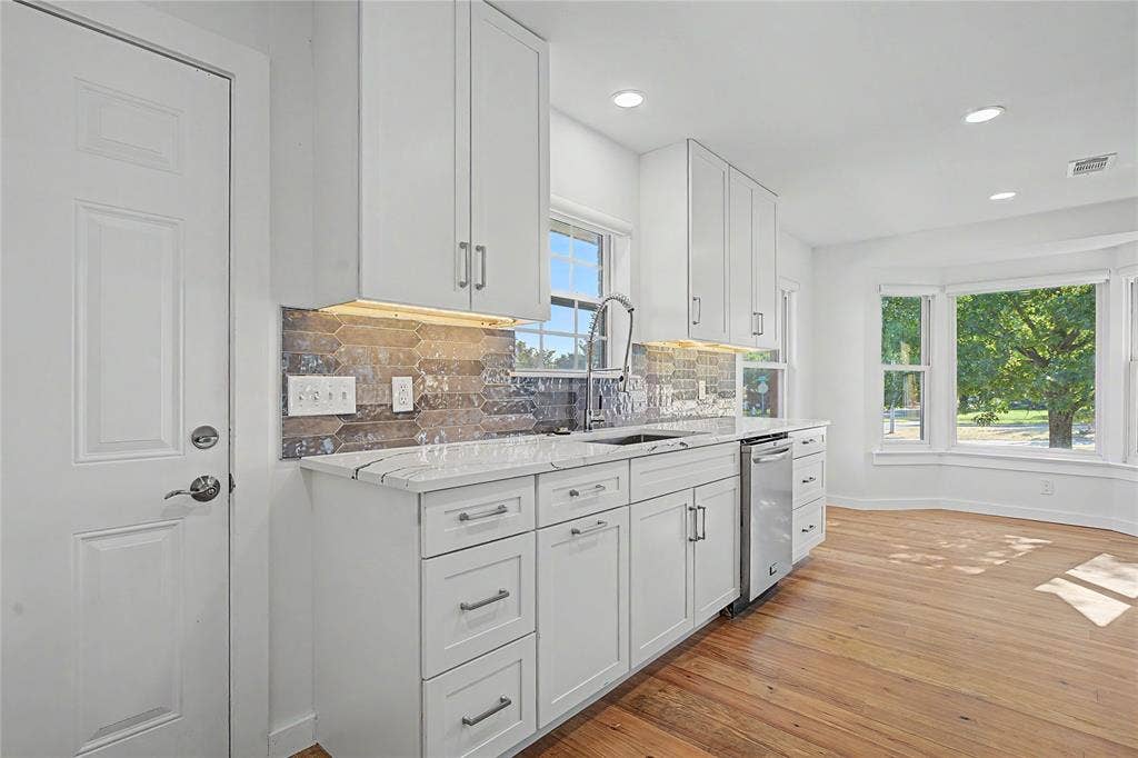 103 S Plymouth Road, Dallas, TX 75211 103 S Plymouth Road, Dallas, TX 75211