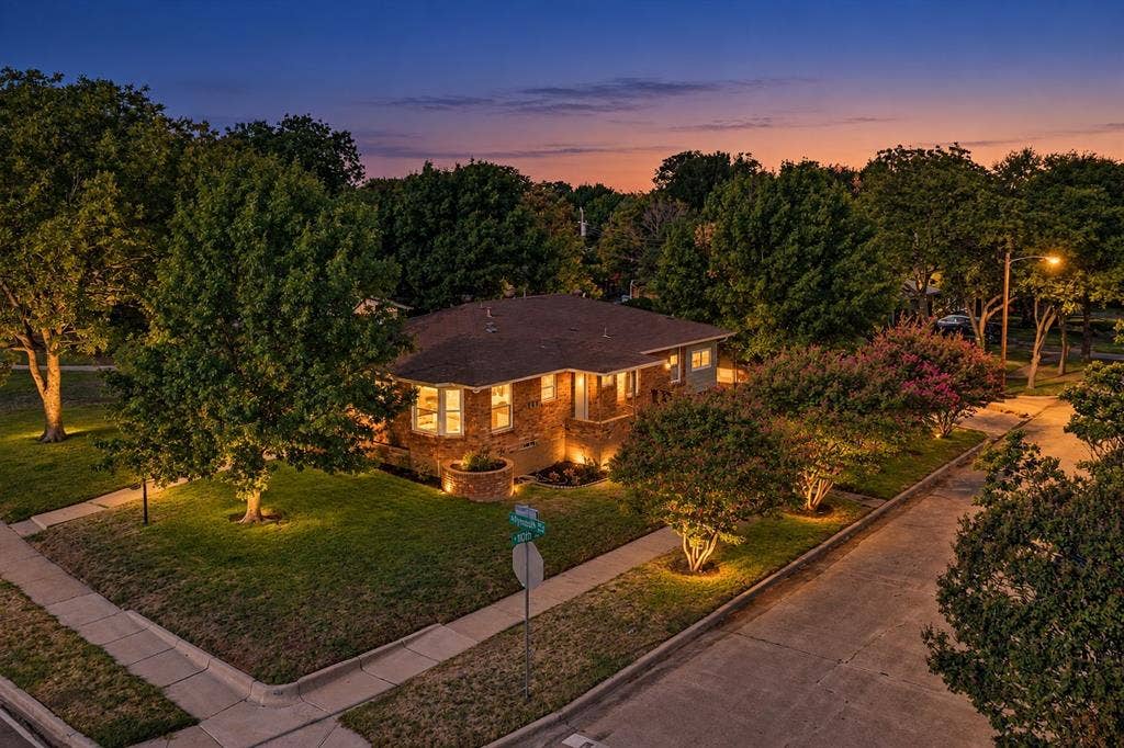 103 S Plymouth Road, Dallas, TX 75211 103 S Plymouth Road, Dallas, TX 75211