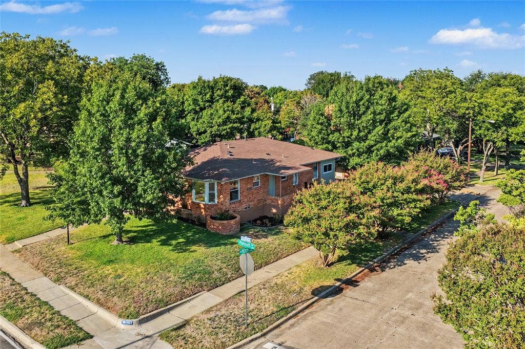 103 S Plymouth Road, Dallas, TX 75211 103 S Plymouth Road, Dallas, TX 75211
