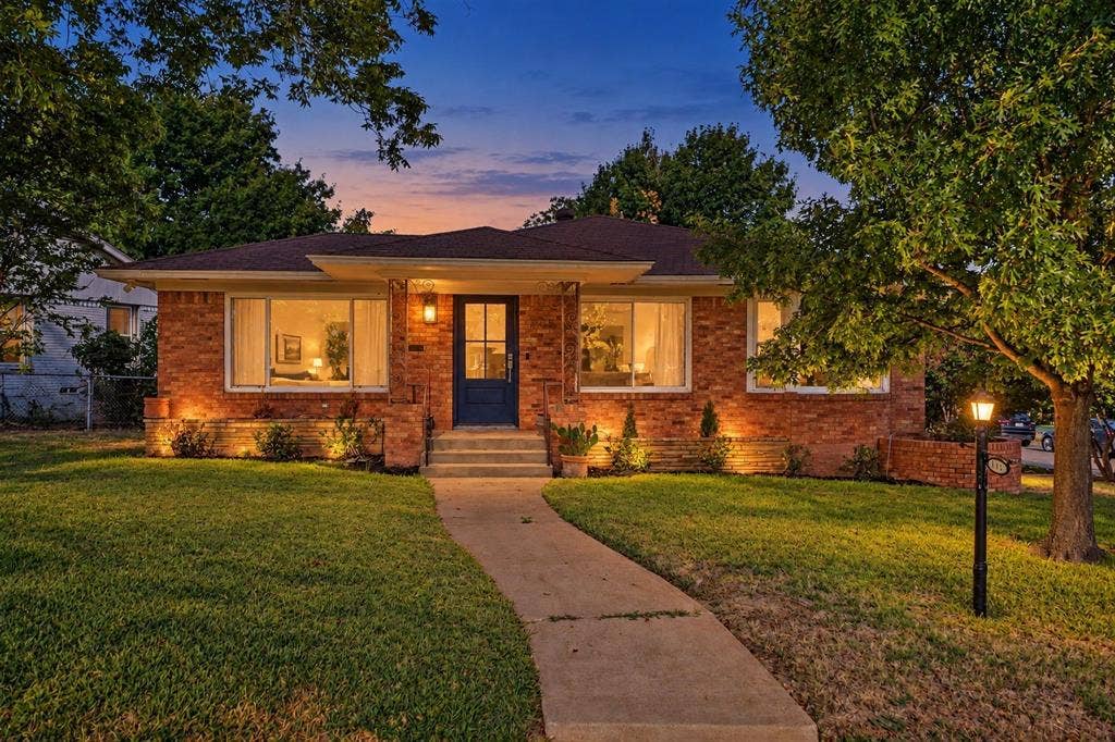 103 S Plymouth Road, Dallas, TX 75211 103 S Plymouth Road, Dallas, TX 75211