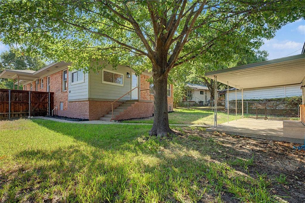 103 S Plymouth Road, Dallas, TX 75211 103 S Plymouth Road, Dallas, TX 75211
