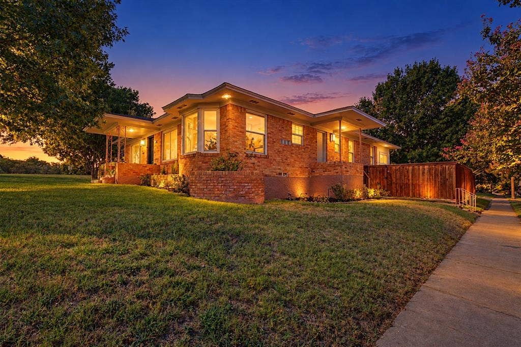 103 S Plymouth Road, Dallas, TX 75211 103 S Plymouth Road, Dallas, TX 75211