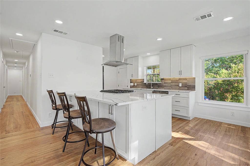 103 S Plymouth Road, Dallas, TX 75211 103 S Plymouth Road, Dallas, TX 75211