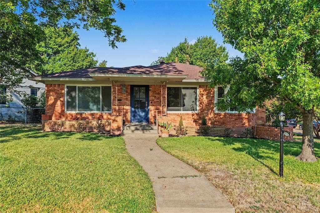 103 S Plymouth Road, Dallas, TX 75211 103 S Plymouth Road, Dallas, TX 75211