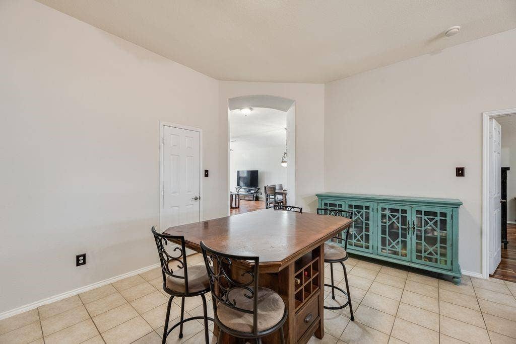 1323 Canyon Creek Road, Wylie, TX 75098 Tiled flooring with a vaulted ceiling