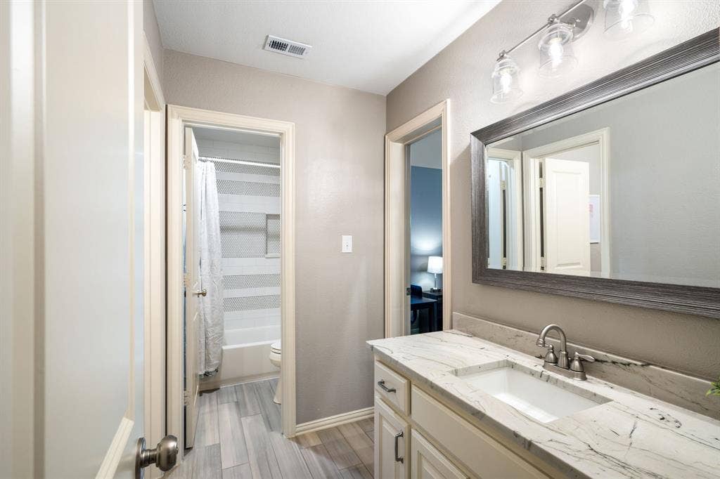 Jack and Jill bathroom between bedrooms 3 and 4