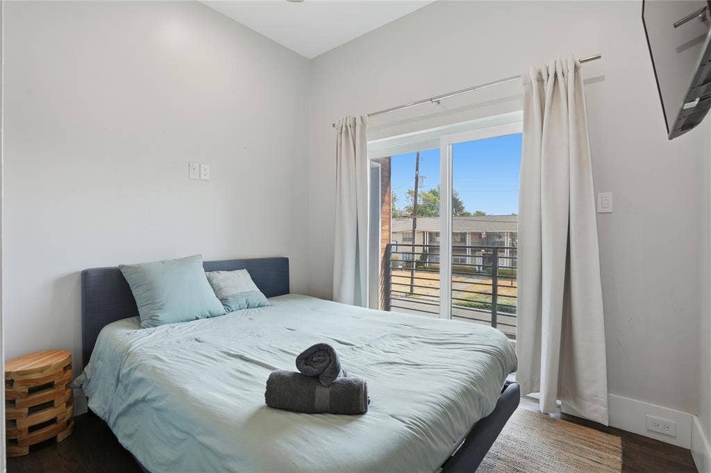 180 S Cisco Street, Dallas, TX 75246 180 S Cisco Street, Dallas, TX 75246