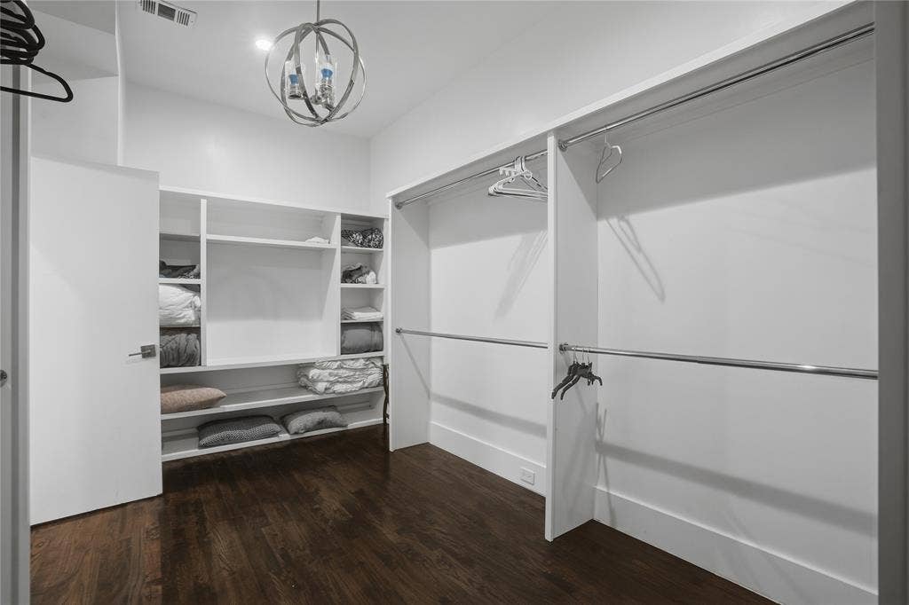 180 S Cisco Street, Dallas, TX 75246 Enormous primary closet
