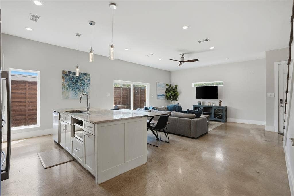 180 S Cisco Street, Dallas, TX 75246 180 S Cisco Street, Dallas, TX 75246