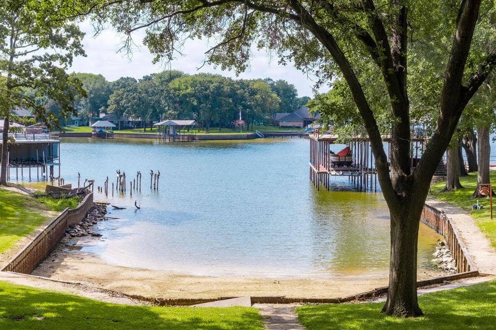 6851 Double Bridge Road, Mabank, TX 75156 6851 Double Bridge Road, Mabank, TX 75156