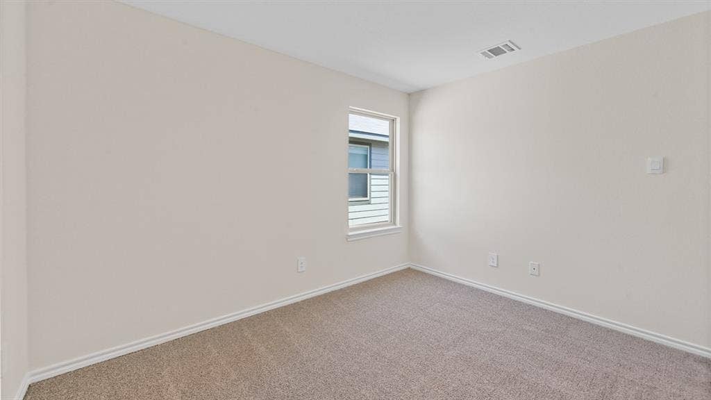 1675 Blaire Drive, Tyler, TX 75702 Neutral tone walls with white trim and light-colored carpet
