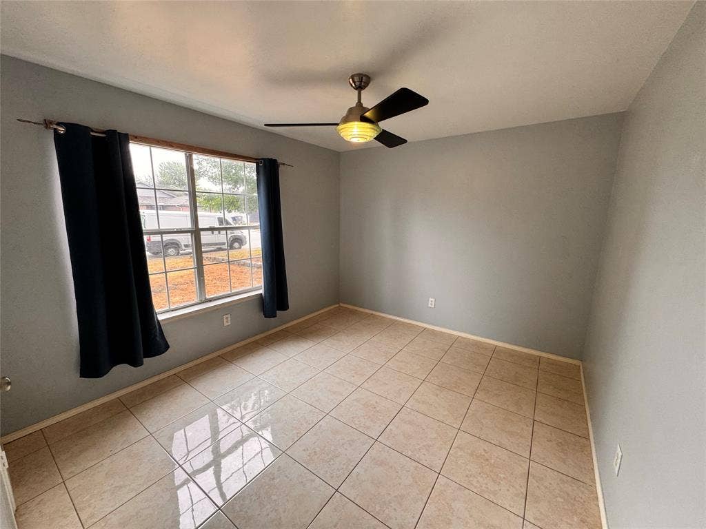 4470 Falls Drive, Dallas, TX 75211 4470 Falls Drive, Dallas, TX 75211
