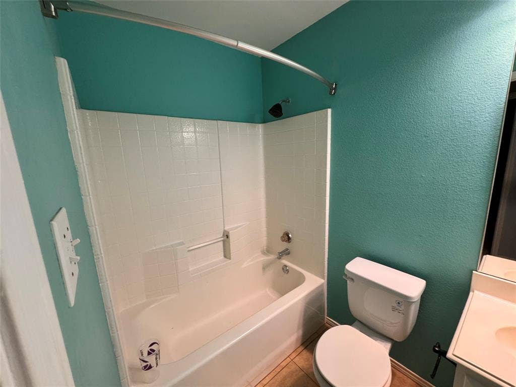 4470 Falls Drive, Dallas, TX 75211 4470 Falls Drive, Dallas, TX 75211