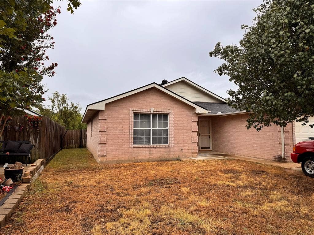 4470 Falls Drive, Dallas, TX 75211 4470 Falls Drive, Dallas, TX 75211