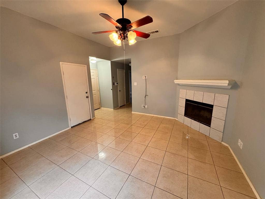 4470 Falls Drive, Dallas, TX 75211 4470 Falls Drive, Dallas, TX 75211