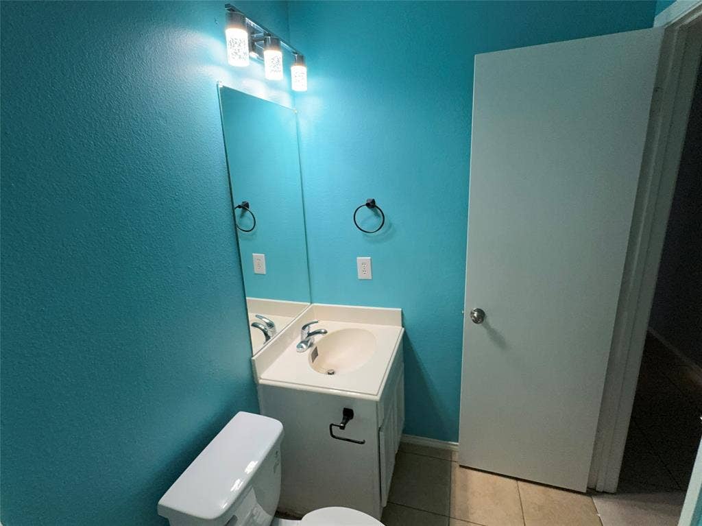 4470 Falls Drive, Dallas, TX 75211 4470 Falls Drive, Dallas, TX 75211