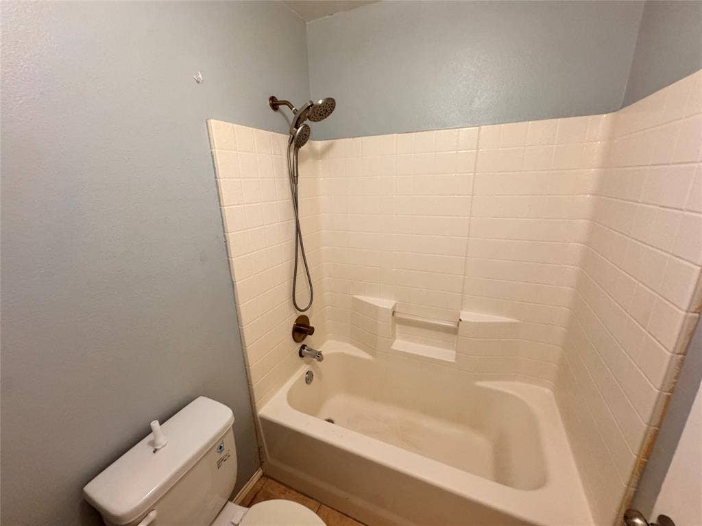4470 Falls Drive, Dallas, TX 75211 4470 Falls Drive, Dallas, TX 75211