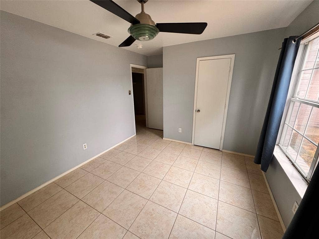 4470 Falls Drive, Dallas, TX 75211 4470 Falls Drive, Dallas, TX 75211