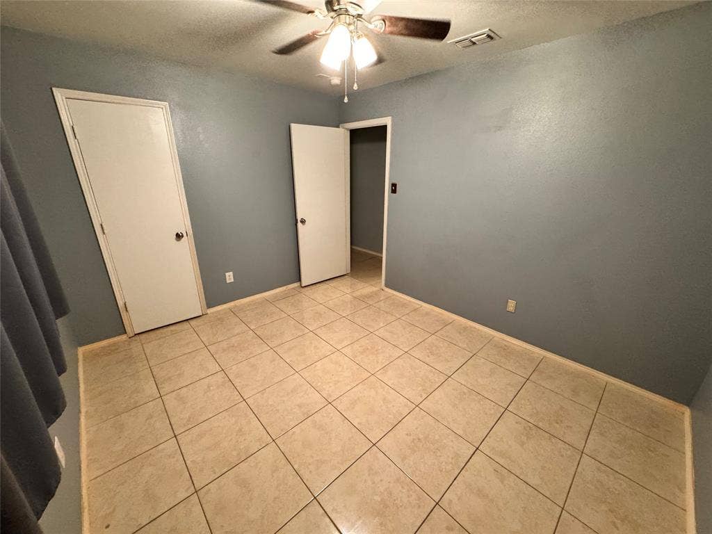 4470 Falls Drive, Dallas, TX 75211 4470 Falls Drive, Dallas, TX 75211