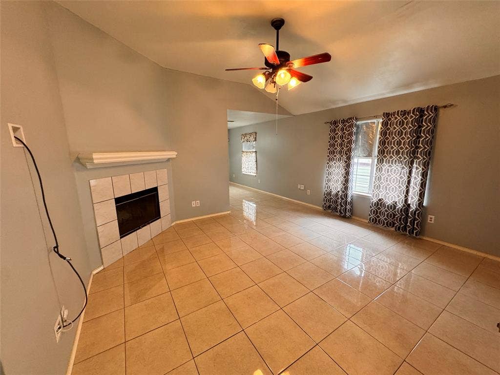 4470 Falls Drive, Dallas, TX 75211 4470 Falls Drive, Dallas, TX 75211