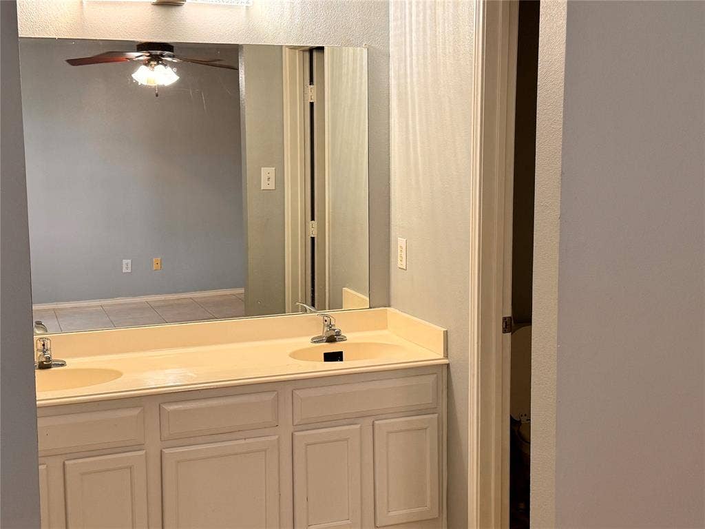 4470 Falls Drive, Dallas, TX 75211 4470 Falls Drive, Dallas, TX 75211